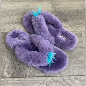 UGG Fluff Flip Flop sheepskin slippers women’s size 8 purple / turquoise